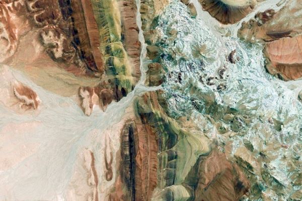 Коллекция Google Earth пополнилась тысячей новых фото поверхности земли. Вот 20 лучших снимков