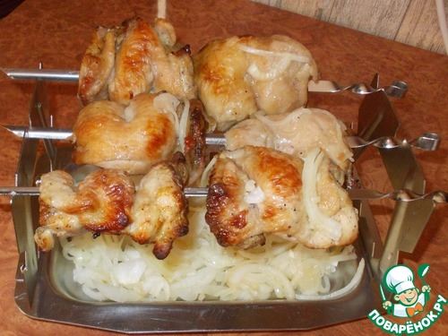 Куриные бедра на шампурах в духовке